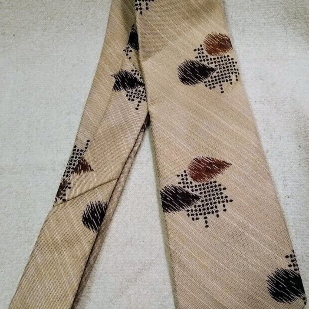 Necktie by Damon.  Measures 56" long by 3.5" wide, polyester.  Very nice looking